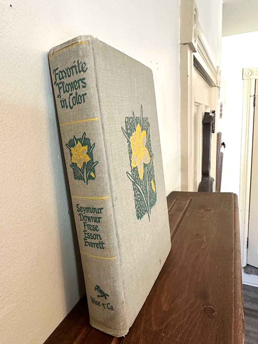 Classic Clothbound Book “Favorite Flowers in Color”.